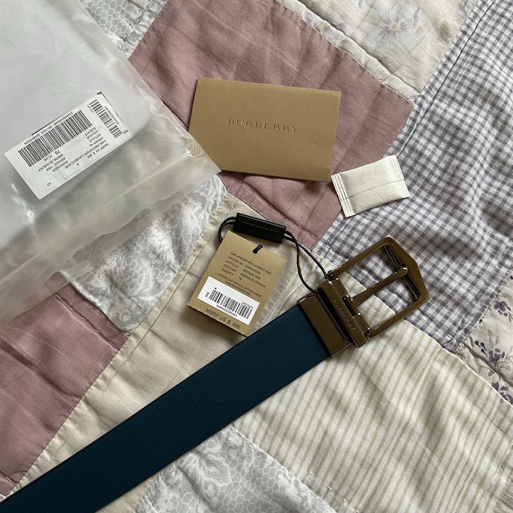 NWT Burberry Reversible leather belt London. Easily Unisex